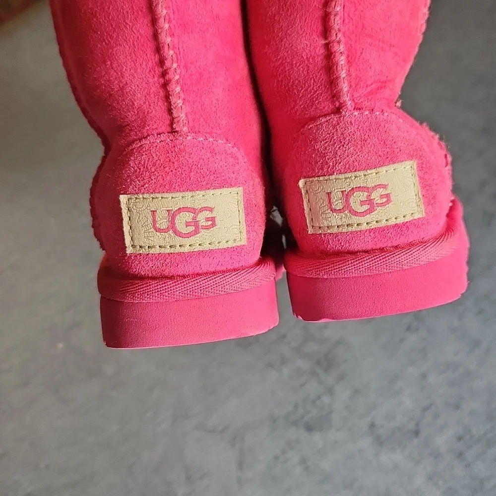 UGG Classic II Pink Bloom Fuchsia Sheepskin Boots Size 6T Toddlers Girls